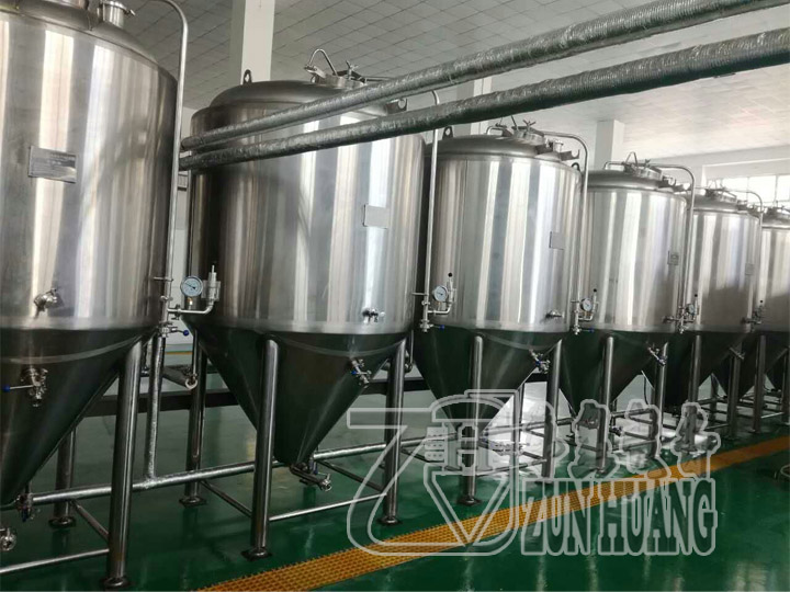 吉林日产2吨小型精酿啤酒厂投入生产